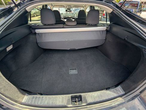 Used 2021 Toyota Prius LE image 19