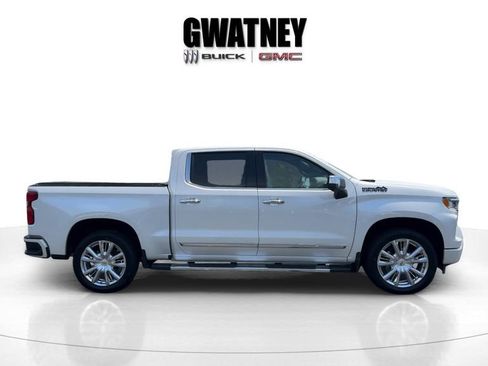 Used 2024 Chevrolet Silverado 1500 High Country w/ High Country Premium Package AWD/4WD image 2