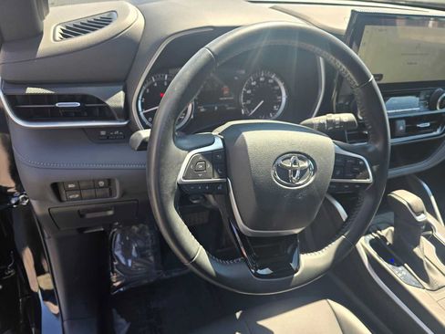 Used 2023 Toyota Highlander XSE FWD image 26