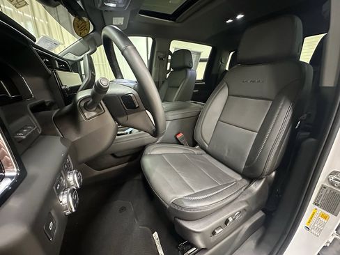 Used 2025 GMC Sierra 3500 Denali w/ Denali Reserve Package image 28