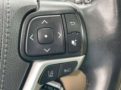 Used 2019 Toyota Highlander Limited FWD image 22