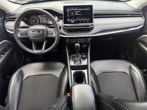 Used 2022 Jeep Compass Latitude image 10