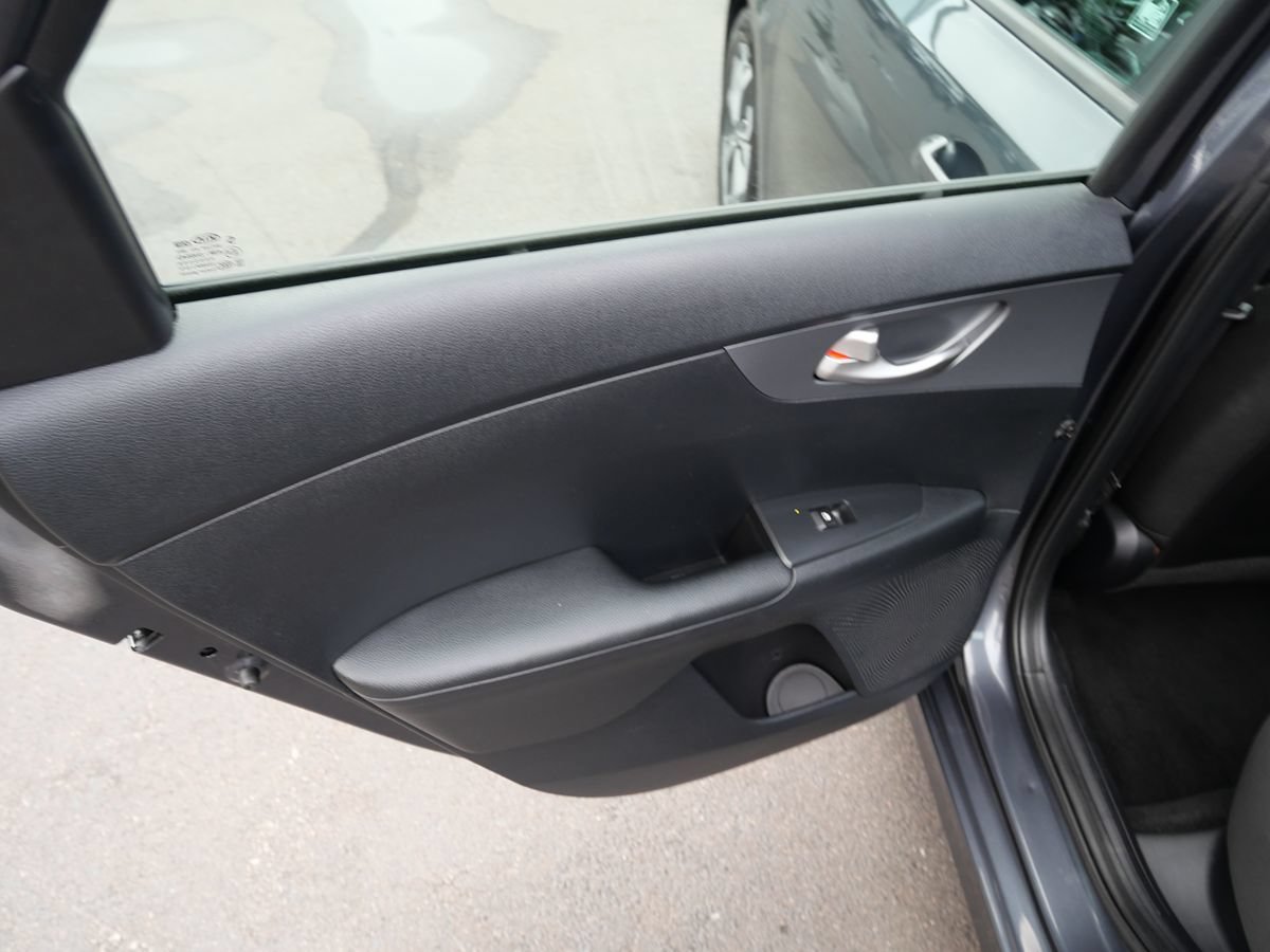 Used 2021 Kia Forte LXS FWD image 17