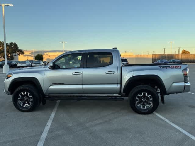 Used 2022 Toyota Tacoma TRD Off-Road AWD/4WD image 3