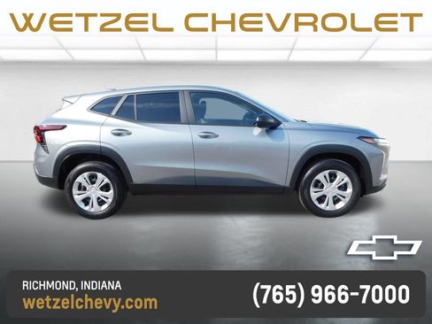 Used 2026 Chevrolet Trax LS w/ Driver Confidence Package FWD image 2