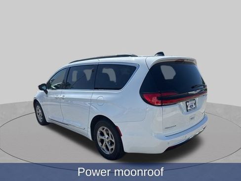 Used 2023 Chrysler Pacifica Limited FWD image 3