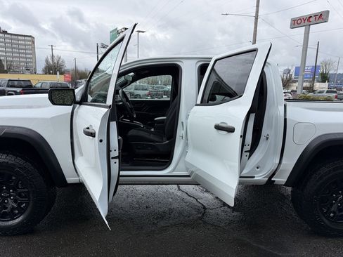 Used 2024 Chevrolet Colorado Trail Boss image 16