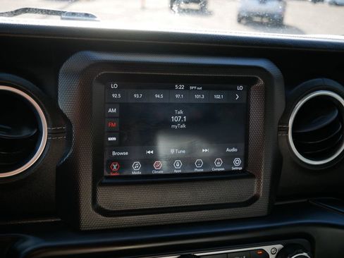 Used 2018 Jeep Wrangler Unlimited Sahara AWD/4WD image 25