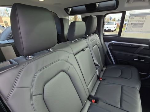New 2026 Land Rover Defender 110 X-Dynamic SE image 18