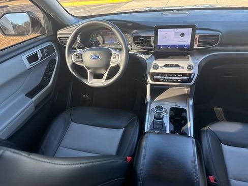 Used 2022 Ford Explorer XLT w/ Equipment Group 202A image 15