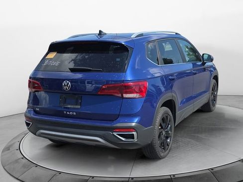 Used 2022 Volkswagen Taos SE w/ Panoramic Sunroof Package FWD image 5