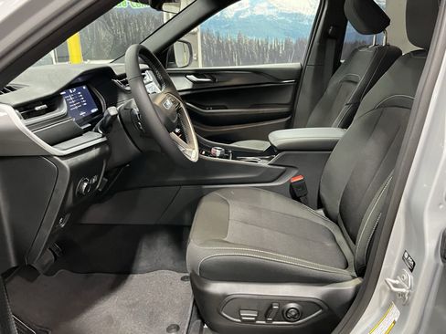 Certified 2025 Jeep Grand Cherokee Laredo X w/ Luxury Tech Group I image 10