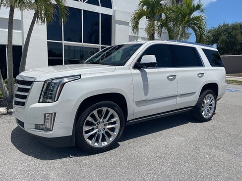 Used 2019 Cadillac Escalade Premium Luxury RWD image 24