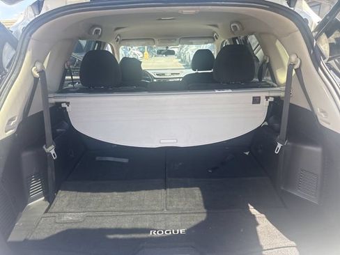 Used 2015 Nissan Rogue SV w/ SV Premium Package FWD image 12
