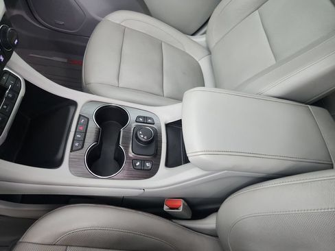 Used 2020 GMC Acadia SLT w/ Premium Package FWD image 32