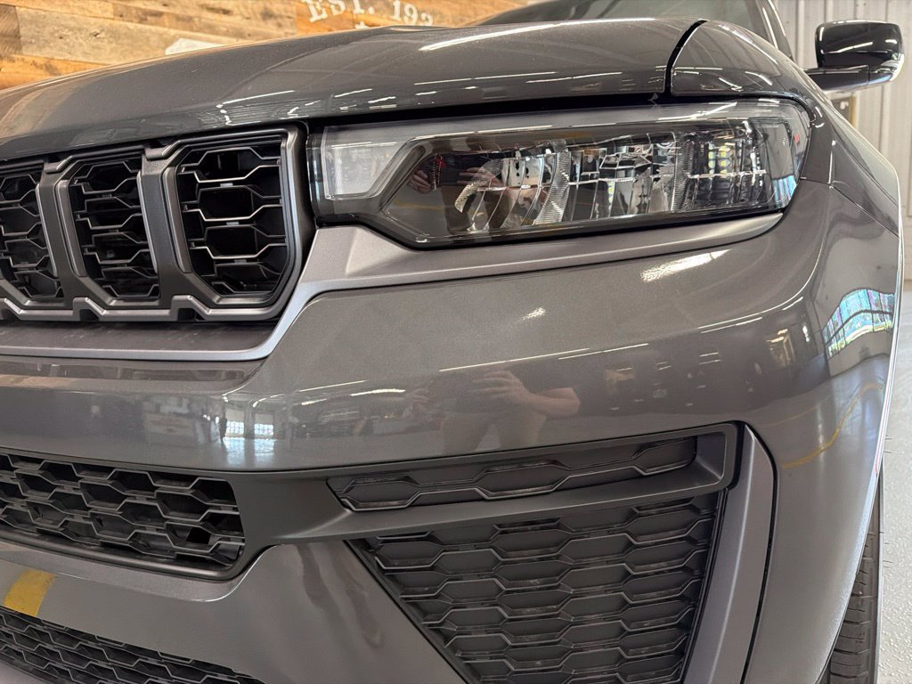New 2026 Jeep Grand Cherokee Altitude AWD/4WD image 9