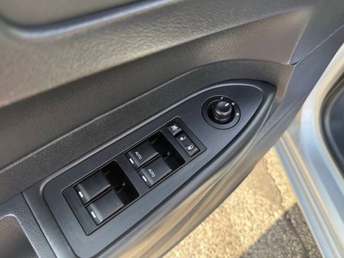 Used 2009 Chrysler 300 Touring RWD image 12