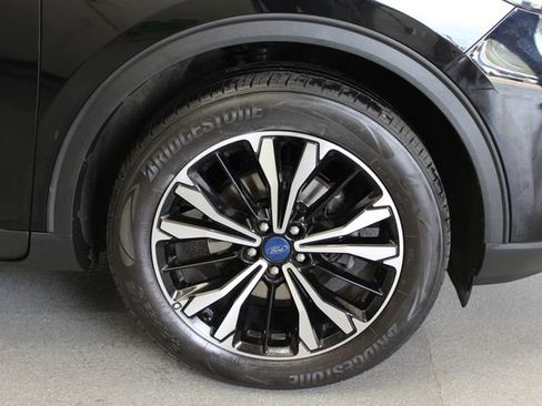 Used 2022 Ford Escape SE w/ SE Sport Appearance Package image 3