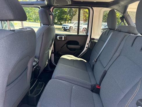 Used 2024 Jeep Wrangler Unlimited w/ Convenience Group AWD/4WD image 15
