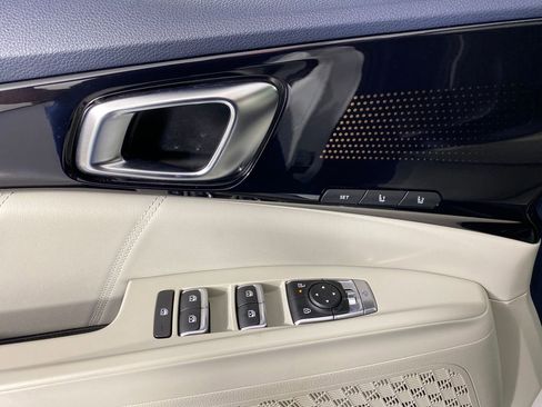 Used 2025 Kia Carnival SX Prestige image 12