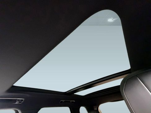 Used 2026 Land Rover Range Rover Sport SE image 14