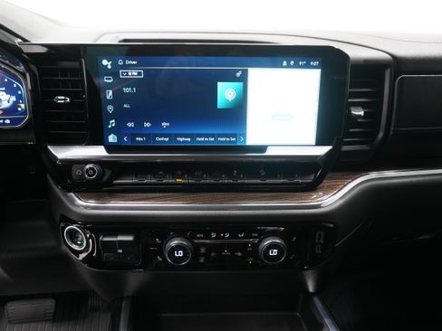 Used 2024 Chevrolet Silverado 1500 LT Trail Boss w/ Convenience Package II AWD/4WD image 22