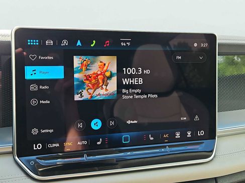 Used 2025 Volkswagen Tiguan SE w/ Panoramic Sunroof Package AWD/4WD image 27