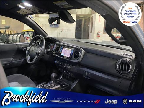 Used 2019 Toyota Tacoma TRD Off-Road w/ Technology Package AWD/4WD image 31