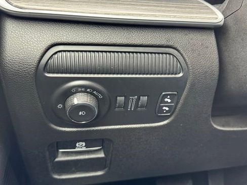 Used 2023 Jeep Wagoneer L Series II AWD/4WD image 19