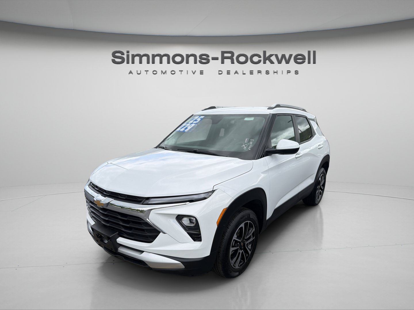 Used 2025 Chevrolet TrailBlazer LT AWD/4WD image 3