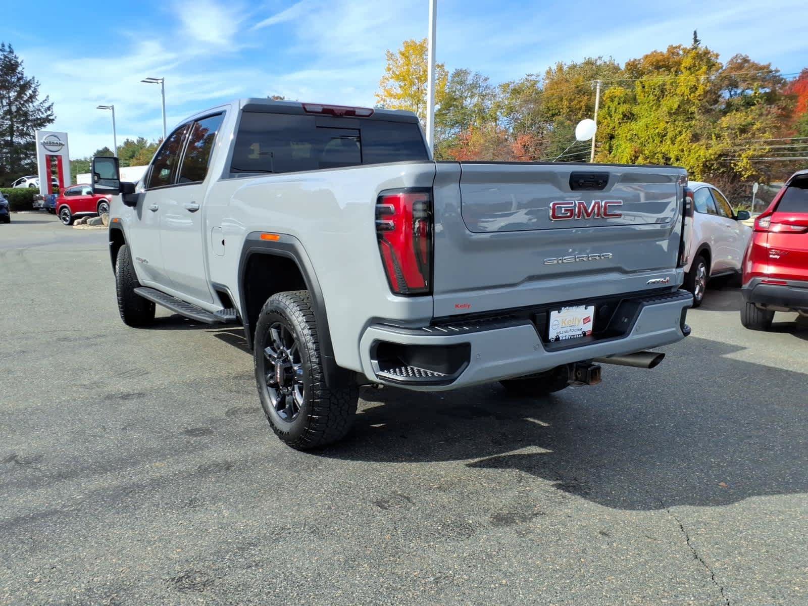 Used 2025 GMC Sierra 2500 AT4 w/ AT4 Premium Plus Package AWD/4WD image 6
