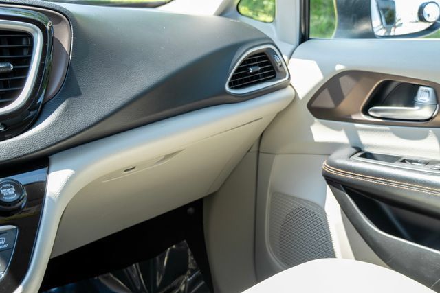 Used 2017 Chrysler Pacifica Touring FWD image 45