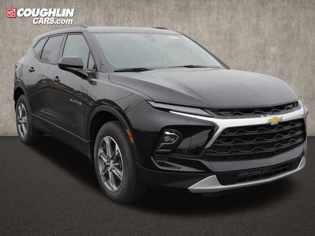 New 2025 Chevrolet Blazer LT w/ Convenience Package AWD/4WD image 2