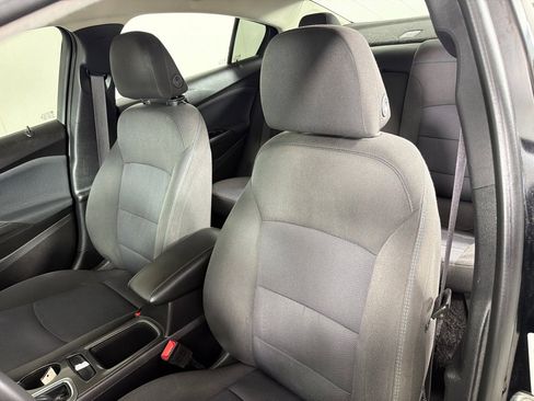 Used 2017 Chevrolet Cruze LT w/ Convenience Package FWD image 10