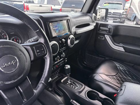 Used 2016 Jeep Wrangler Unlimited Sahara w/ Connectivity Group image 21