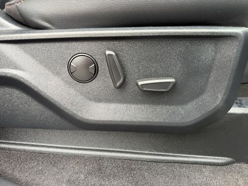 Certified 2025 Ford F150 Lariat w/ FX4 Off-Road Package image 10