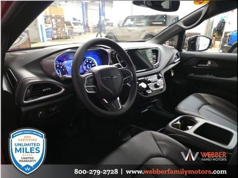 New 2026 Chrysler Pacifica Select image 11