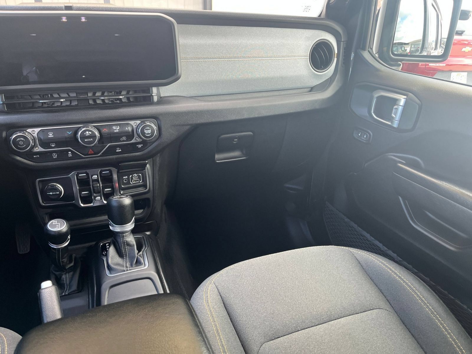 Used 2025 Jeep Wrangler Unlimited Sport AWD/4WD image 33