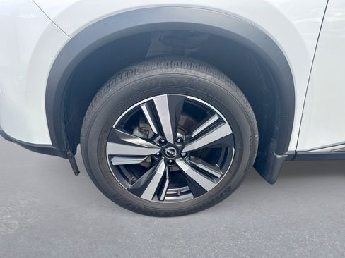 Used 2024 Nissan Rogue SL w/ SL Premium Package FWD image 11