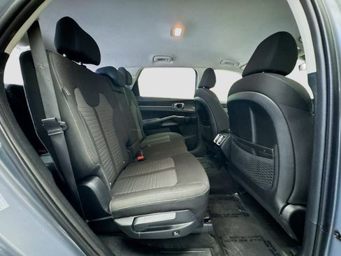 Used 2025 Kia Sorento LX FWD image 18
