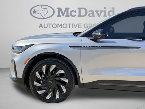 Used 2025 Lincoln Nautilus Reserve w/ Jet Appearance Package AWD/4WD image 29
