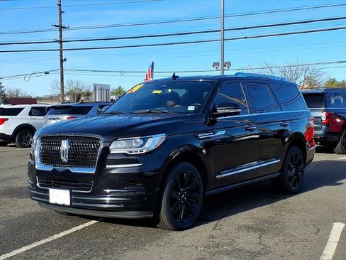 Used 2024 Lincoln Navigator Reserve image 3