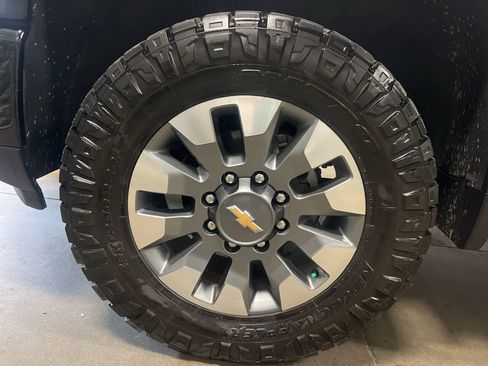 Used 2025 Chevrolet Silverado 2500 Custom w/ Custom Value Package AWD/4WD image 9