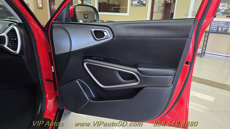 Used 2023 Kia Soul LX FWD image 12