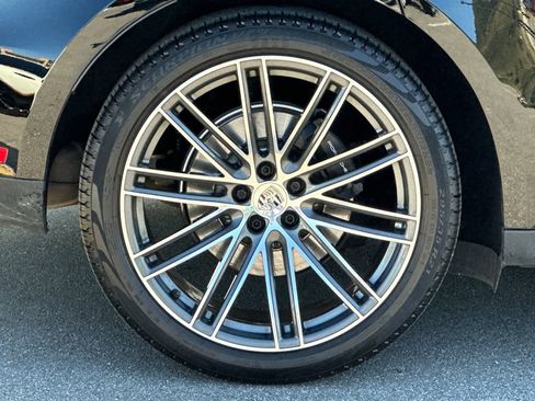 Used 2025 Porsche Macan image 43