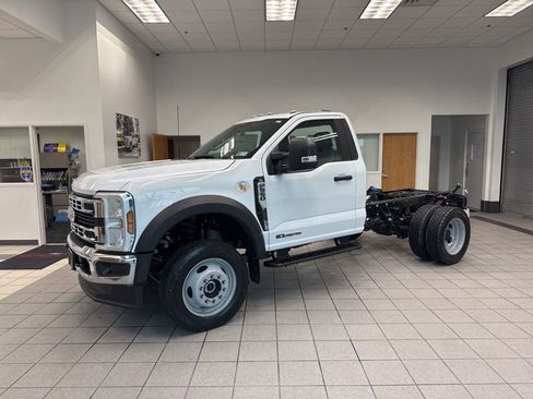 New 2026 Ford F550 4x4 Regular Cab Super Duty w/ XL Chrome Package image 3