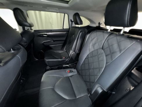 Used 2021 Toyota Highlander Platinum image 31