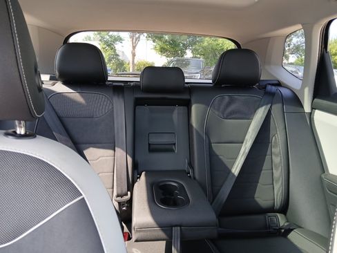 Certified 2025 Volkswagen Taos SE FWD image 26