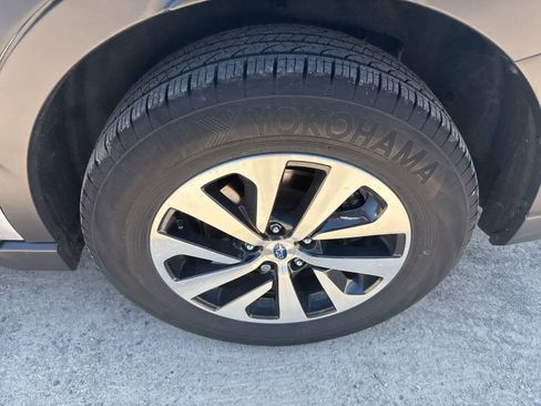 Used 2024 Subaru Outback Premium AWD/4WD image 7