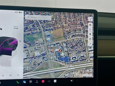 Used 2025 Tesla Model Y Long Range image 22